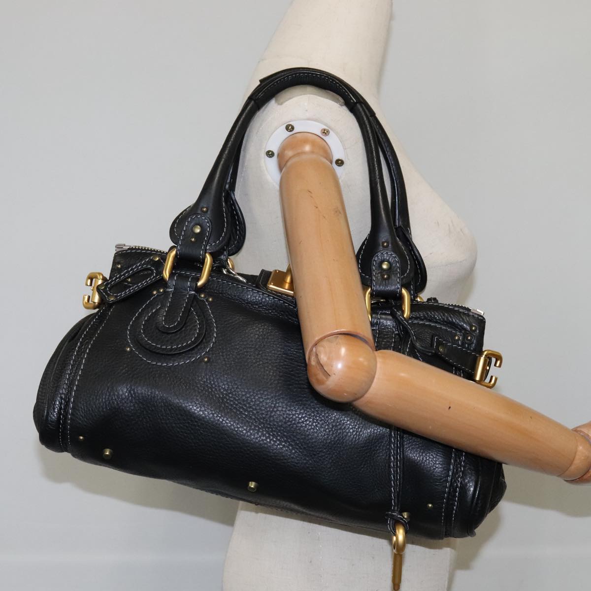 Velentis elegant leather Handbag top view
