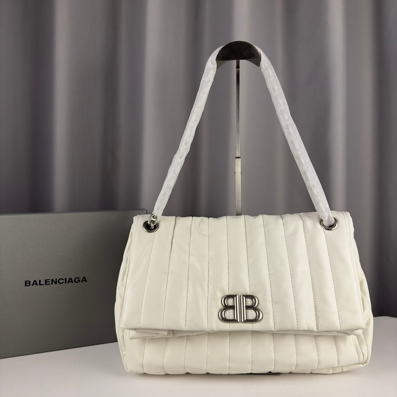 Zivas Charm Contemporary Flair Fashion Handbag (Thoughtfully Structured Design) – Close-Up Detail