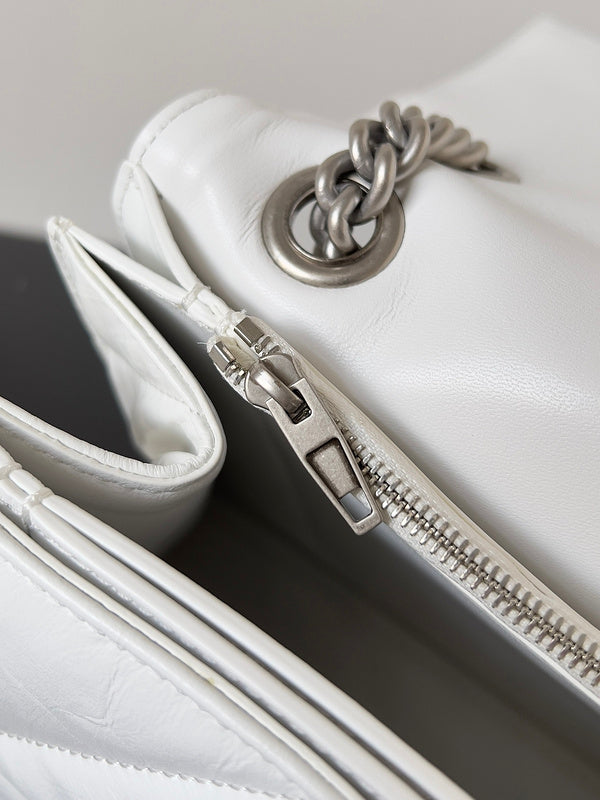 Zivas Charm Everyday Sophistication Fashion Handbag (Elevated Accessory Essential) – Close-Up Detail