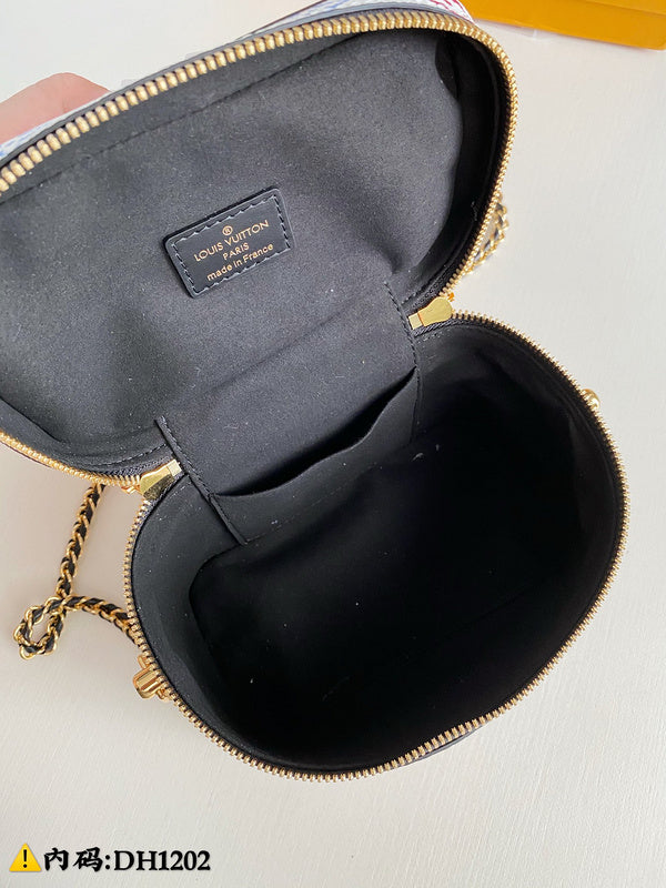Interior view of classic structured women's handbag – women's everyday handbag