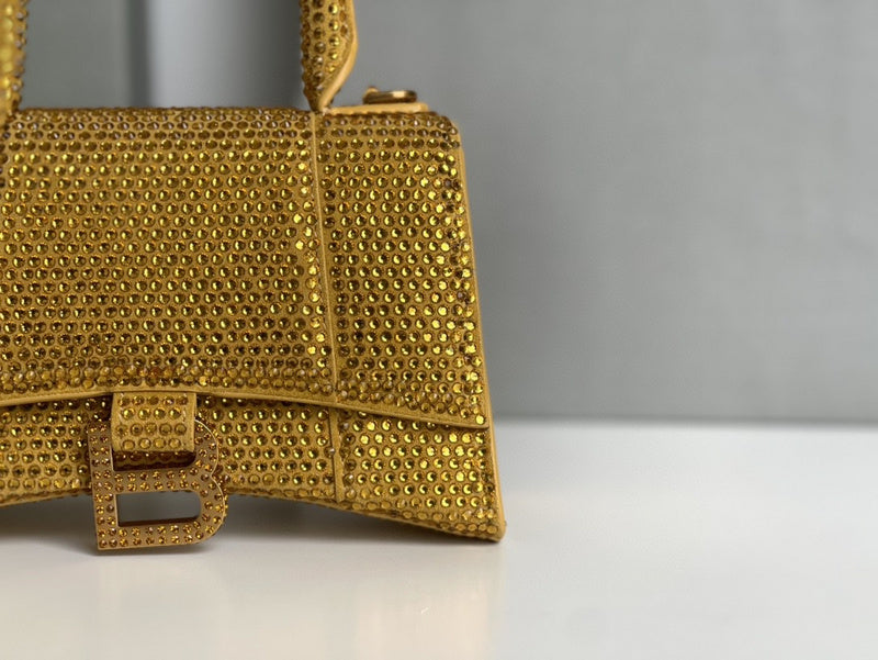 Zivas Charm Contemporary Flair Statement Handbag (Everyday Luxury Essential) – Styled Look