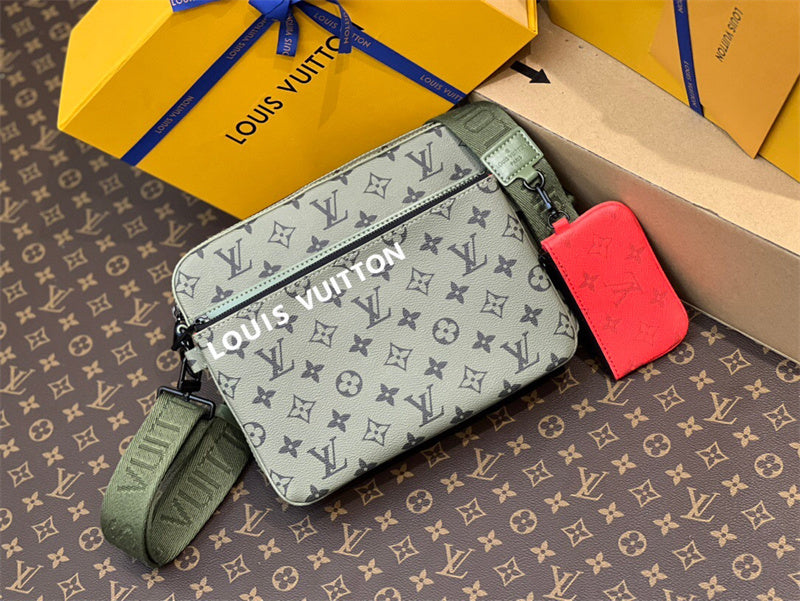  shopper bag interior and compartment view