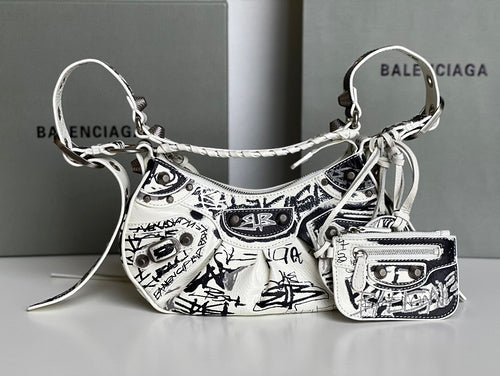 Zivas Charm Timeless Appeal Statement Handbag (Polished Everyday Piece) – Front View 2