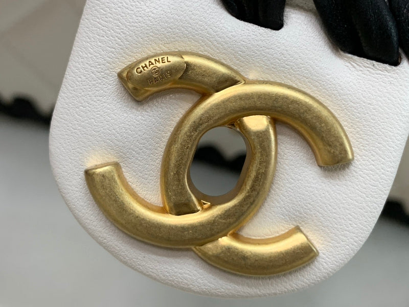  women's handbag, mid design, view 2