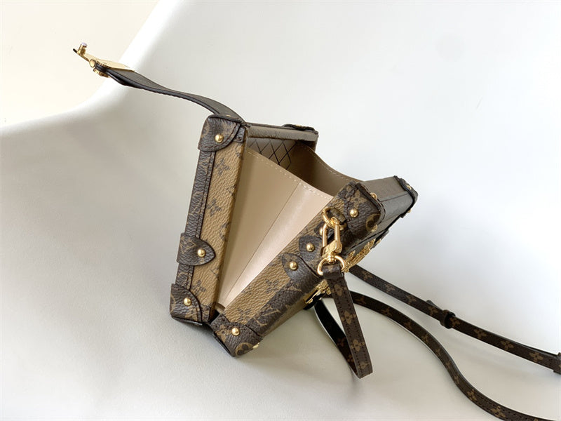  Minimalist everyday bag front view 13