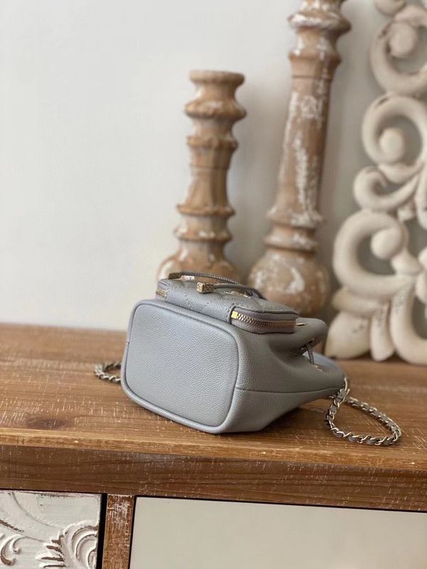  handbag, compact everyday style, image 4