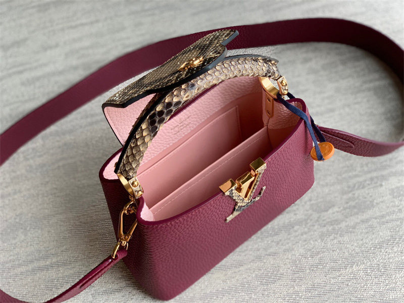  shopper bag interior and compartment view 15