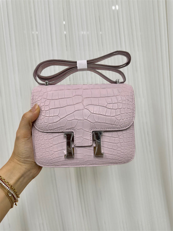  Smart shoulder bag carried on shoulder