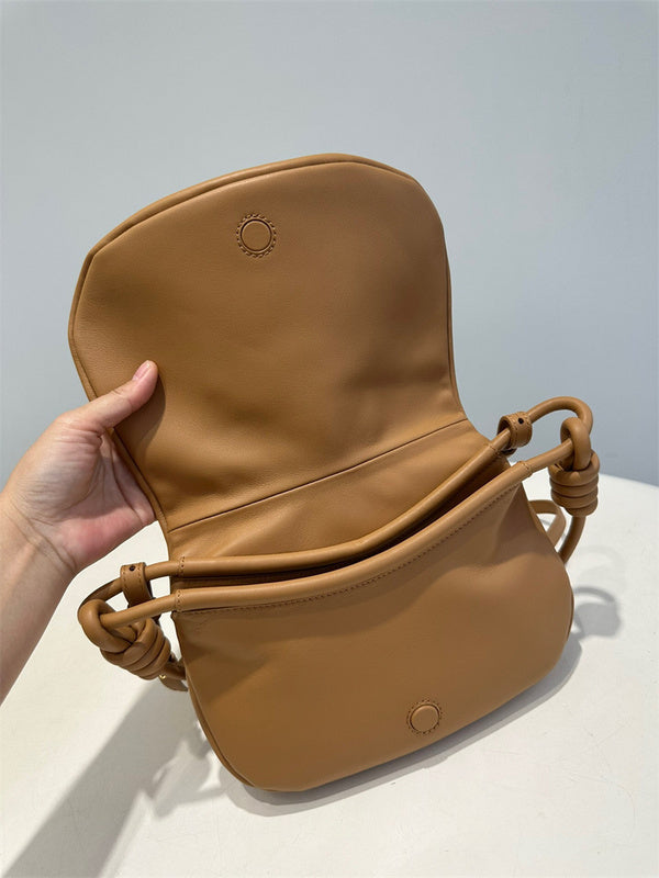 Ziva's Charm handbag – product shot (25cm*17cm*8cm)