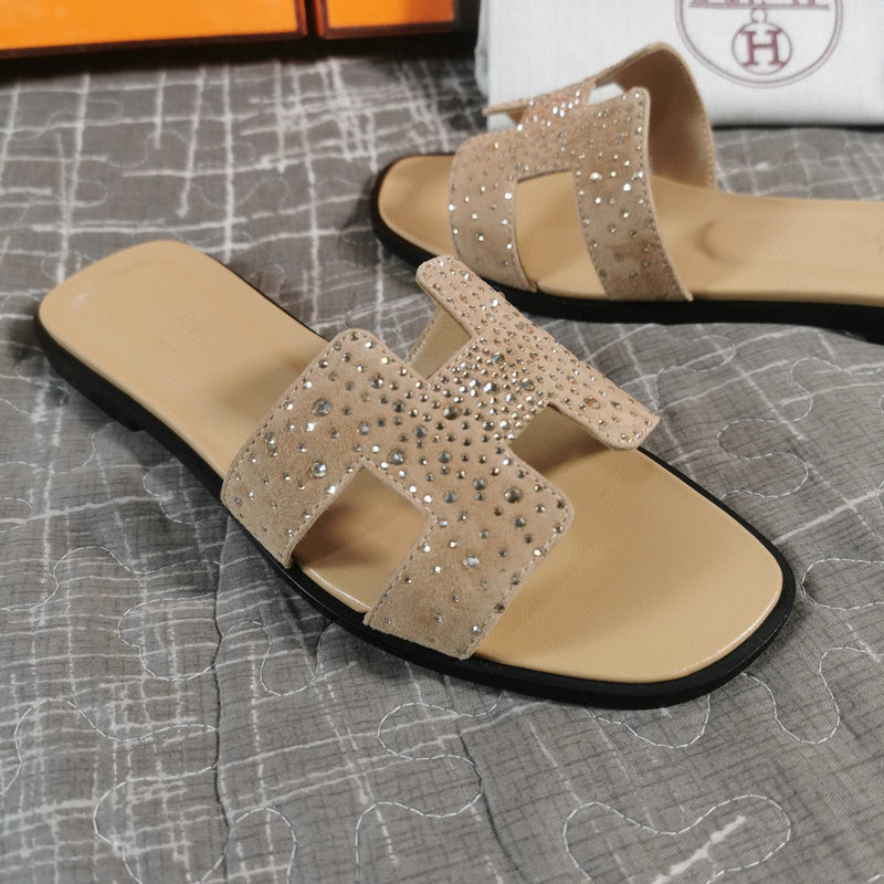 Hermès Nude Platform Sandals - Heel Detail View