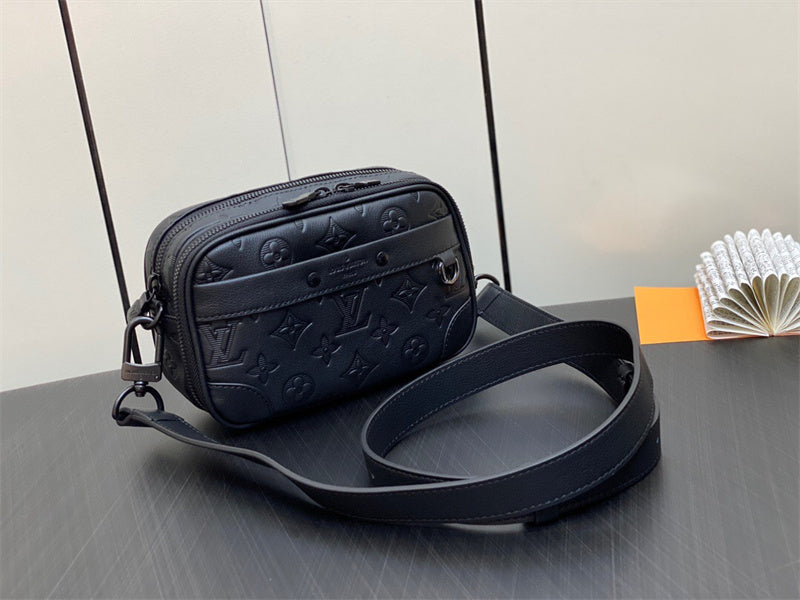  Versatile structured bag carried on shoulder 10