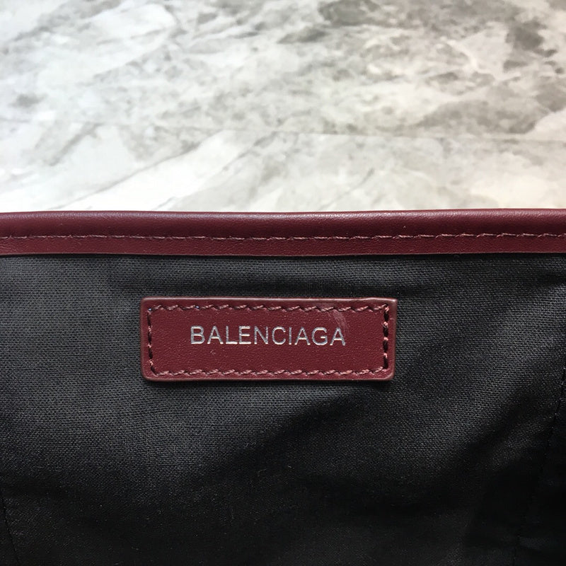 Refined Premium PU Leather Handbag - Modern Structured Build | Women's Everyday Carry Handbag #786 - texture close-up (image 9) of designer-inspired handbag