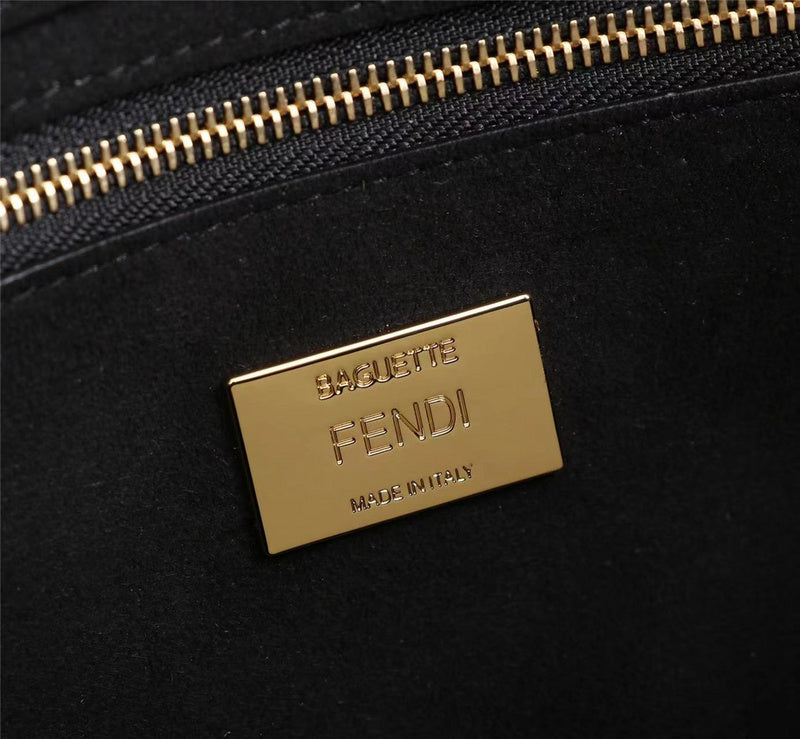 Ziva's Charm handbag – close-up view (Standard Size)
