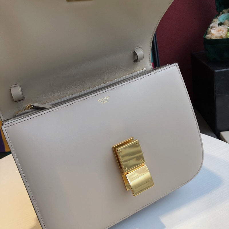 Handle and strap detail of statement refined women's handbag – women's statement bag