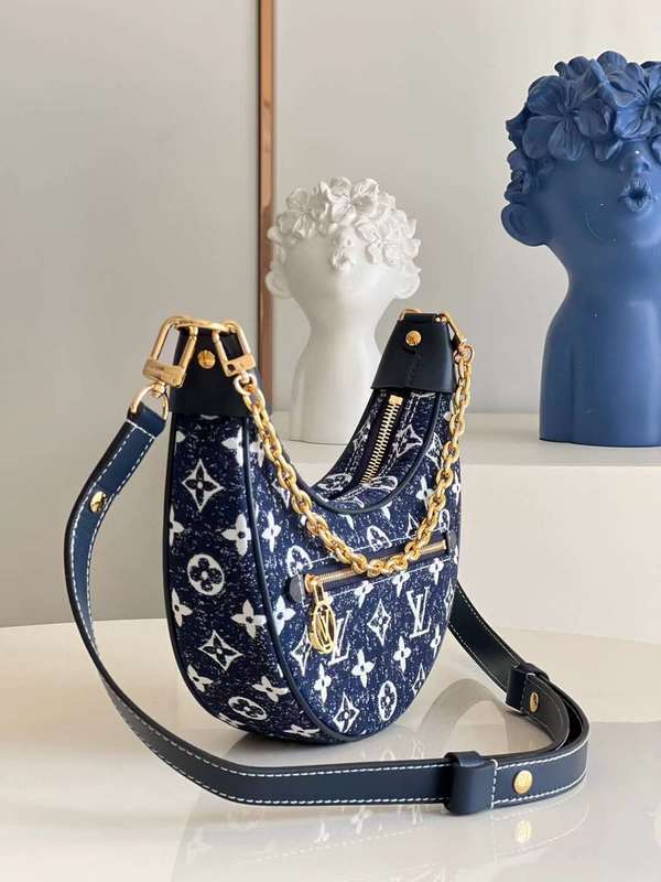 Styled lifestyle shot of structured everyday-luxe women's handbag – women's premium purse