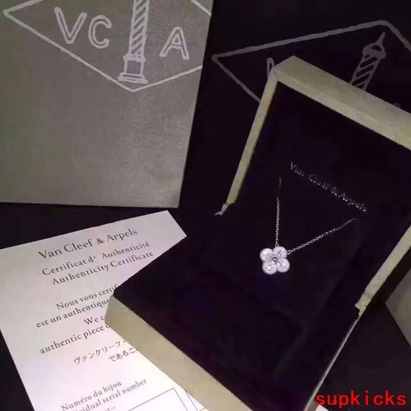 Close-up detail view of Van Cleef & Arpels unisex jewelry piece