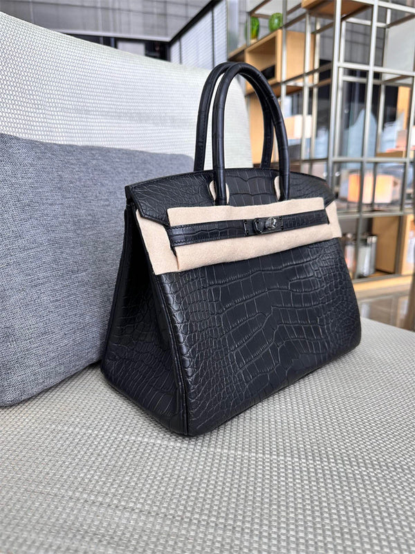  Graceful structured bag front view 13