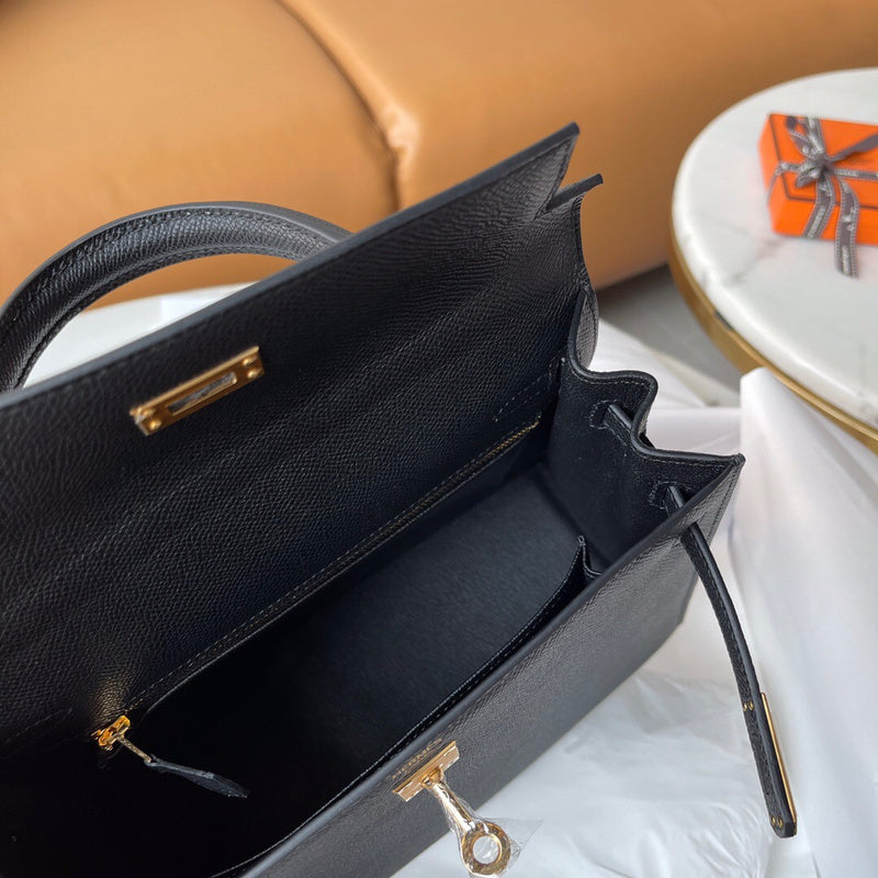 Effortless handbag styled for everyday wear