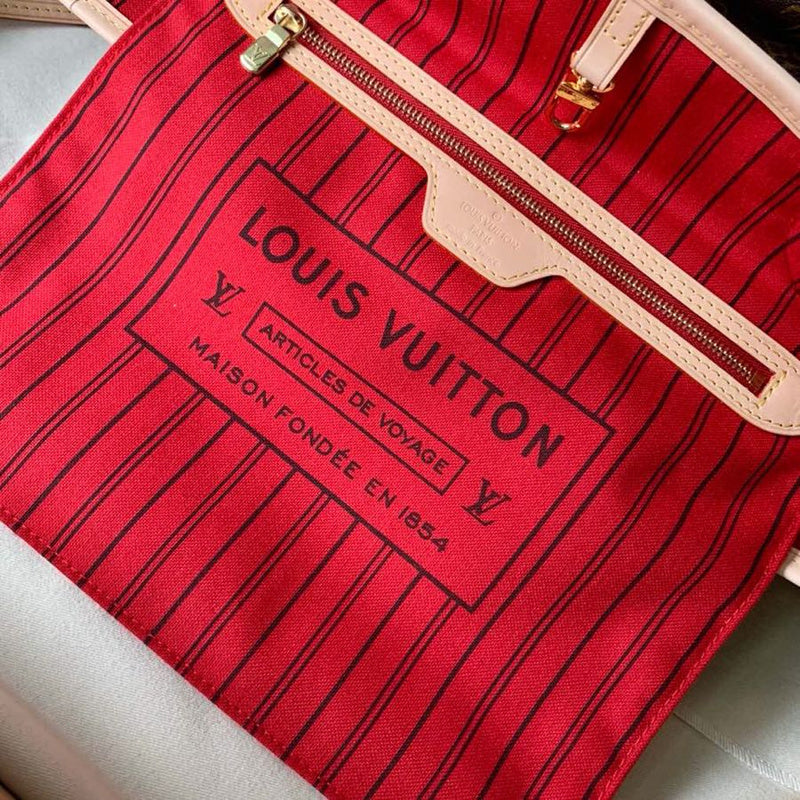 Styled lifestyle shot of classic chic women's handbag – women's luxury accessory