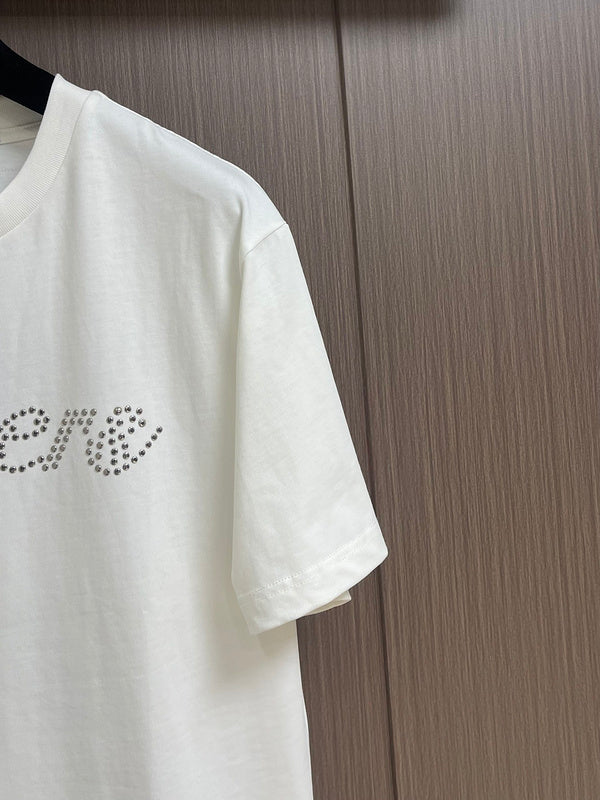 Full styled look of Louis Vuitton cotton t-shirt with logo-detail design