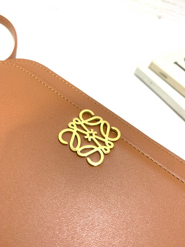 Ziva's Charm handbag – front view (19cm*6cm*13.5cm)