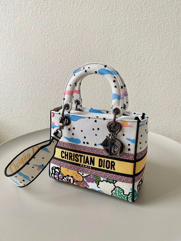 Side profile of refined sleek women's handbag – women's designer-style accessory