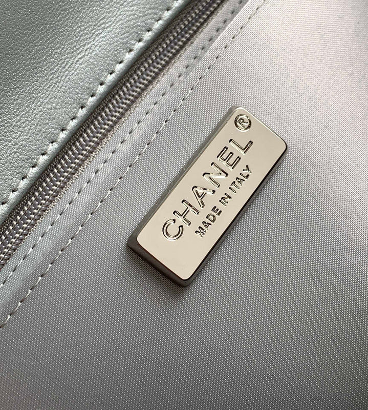  women's handbag, versatile design, view 4