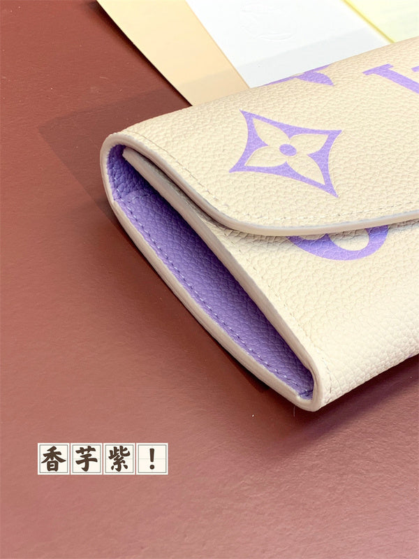  Classic crossbody bag front view 13