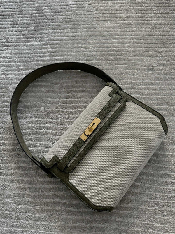 essential carryall bag detail view showing craftsmanship 8