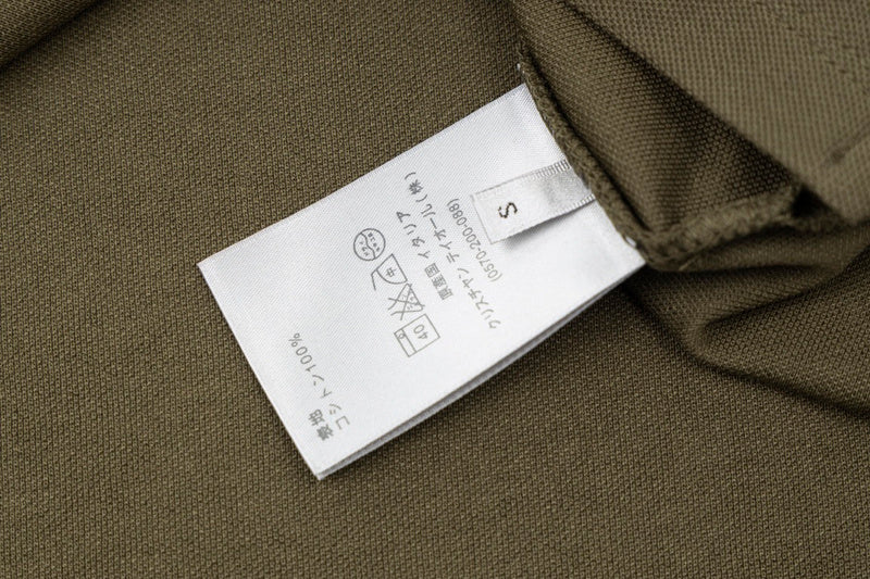 Side profile of Polo cotton polo shirt with logo-detail design