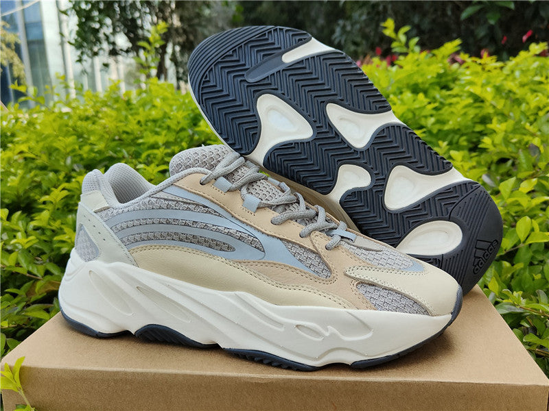 Nike Men's & Women's Designer Street Sneakers — Style 050 interior view