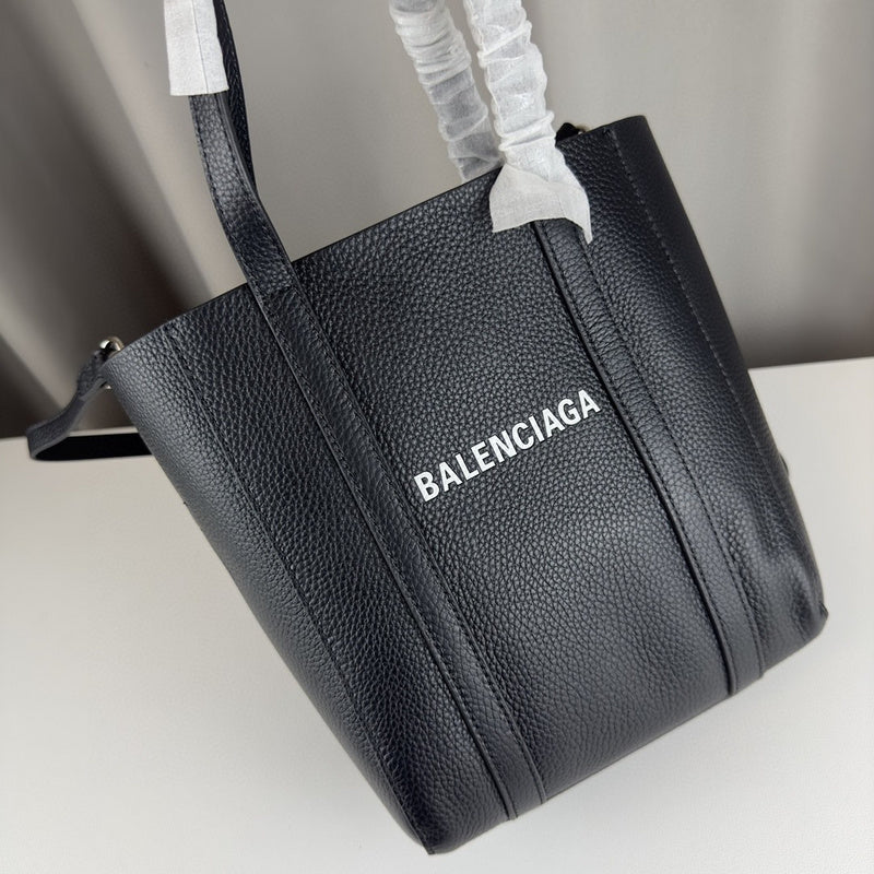 Zivas Charm Everyday Sophistication Statement Handbag (Everyday Luxury Essential) – Interior View