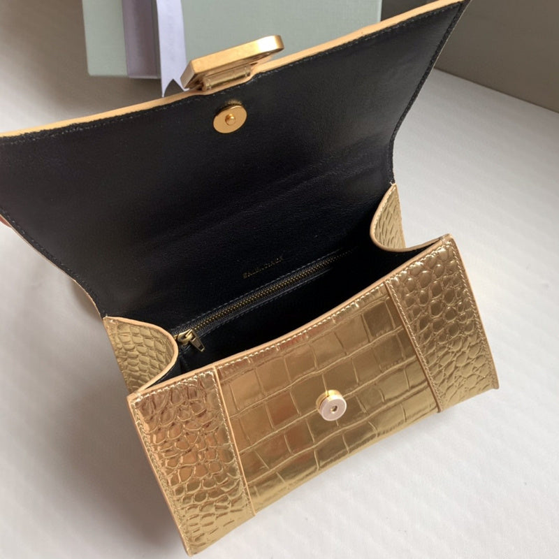 Zivas Charm Everyday Sophistication Statement Handbag (Modern Wardrobe Staple) – Detail View