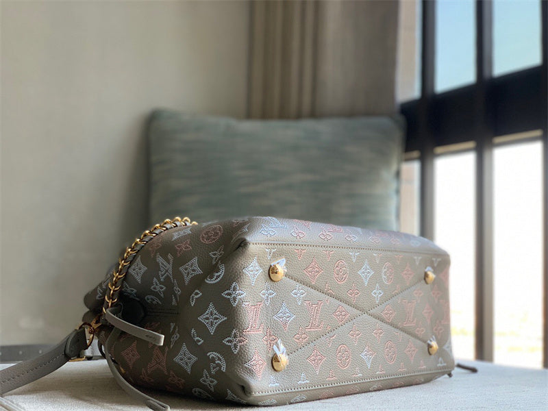  satchel interior and compartment view