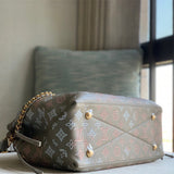  satchel interior and compartment view