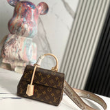  everyday bag close-up of hardware and finish 11