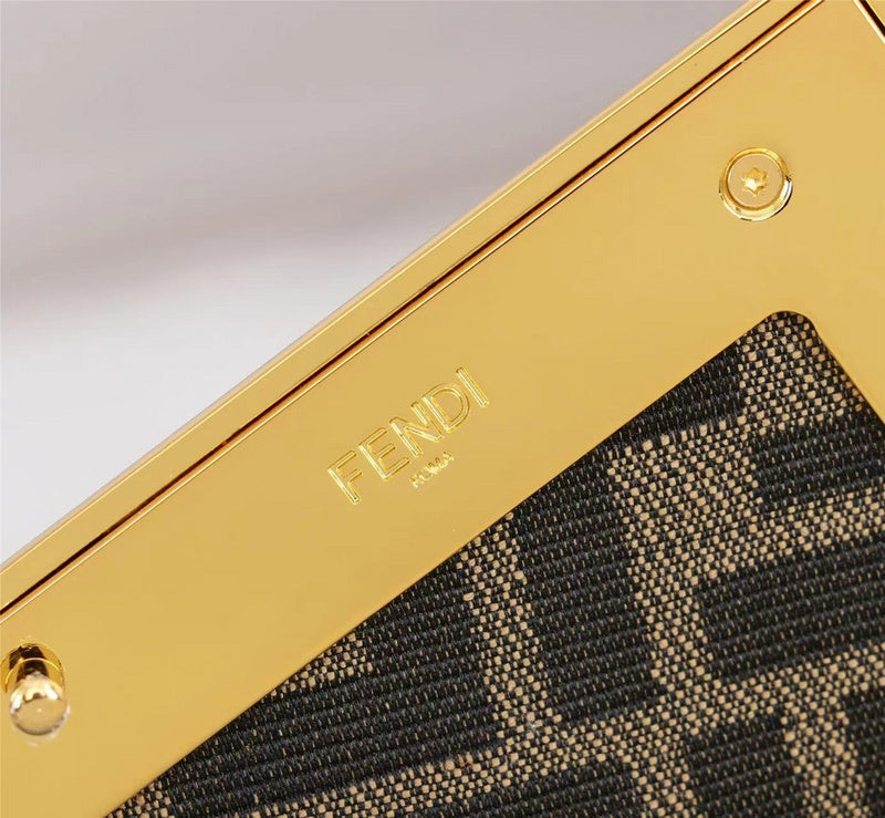Ziva's Charm handbag – close-up view (Standard Size)