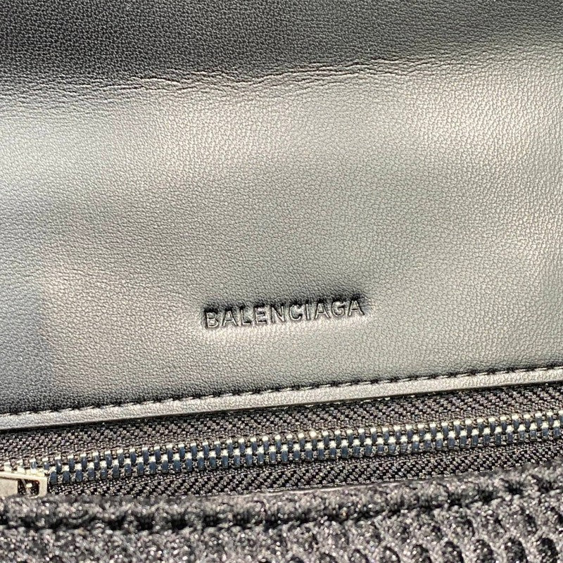 Zivas Charm Modern Edge Statement Handbag (Structured Everyday Essential) – Close-Up Detail