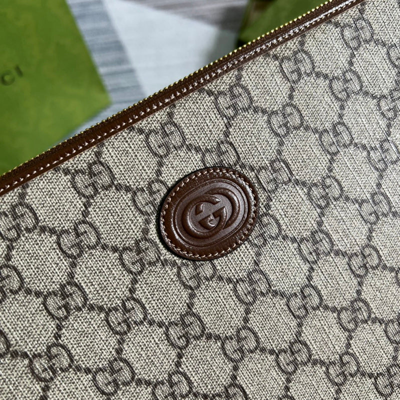 Handle and strap detail of sleek premium women's handbag – women's statement bag