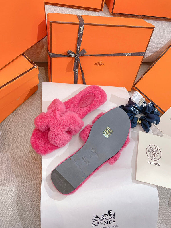 Hermès Camel Low-Top Sneakers - Full Silhouette View
