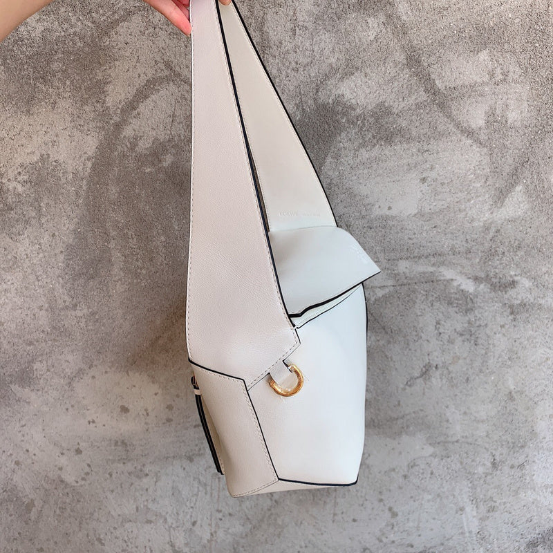 Ziva's Charm handbag – detail view (28cm*12cm*11cm)