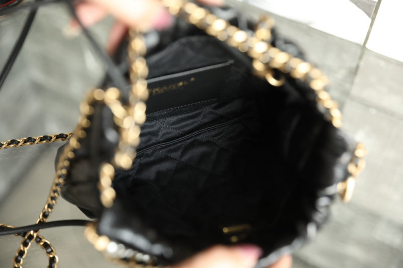 Ziva's Charm handbag – product shot (one versatile size)