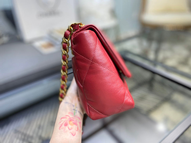 Zivas Charm Timeless Appeal Designer Handbag (Versatile Style Statement) – Lifestyle Shot