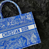 Handle and strap detail of classic statement women's handbag – women's premium purse