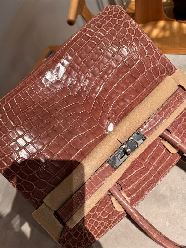 Interior view of effortless premium bag