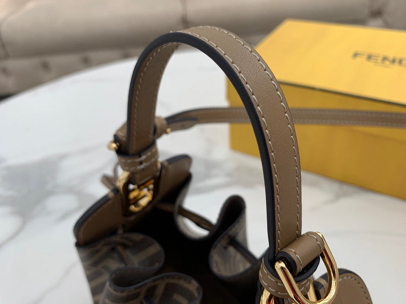Ziva's Charm handbag – detail view (21cm*17cm*14cm)