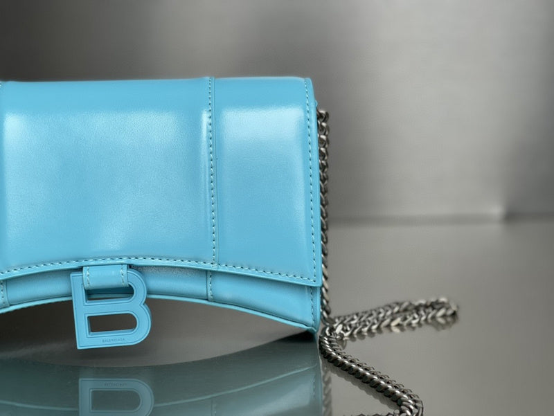 Zivas Charm Refined Everyday Style Statement Handbag (Effortless Style Upgrade) – Styled Look