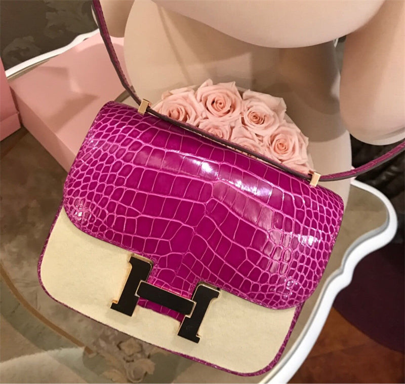  smart everyday bag detail view showing craftsmanship 8
