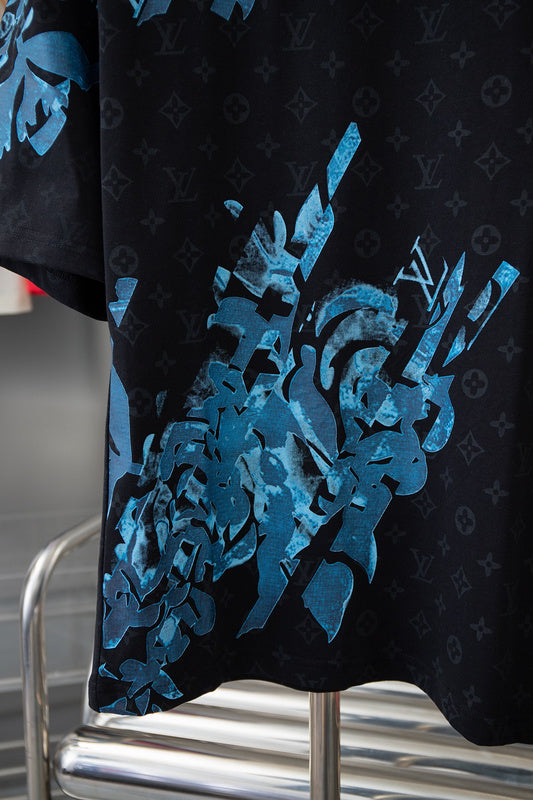 Full styled look of Louis Vuitton cotton t-shirt with logo-detail design