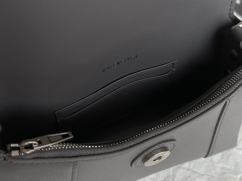 Zivas Charm Elevated Essentials Statement Handbag (Effortless Style Upgrade) – Close-Up Detail